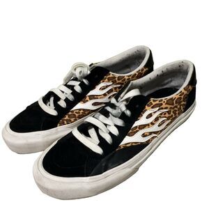 STRAYE Leopard Flame Low Top Sneakers Men's 10 Black White